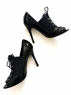 Luciano Padovan Black Patent Leather Lace-Up Peep Toe Booties EU 37 Italy